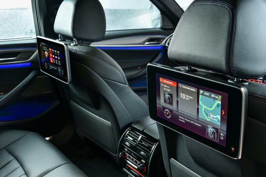 Интерьер BMW 540i Sedan M Sport 2017 года  (ZA) (фото 38 из 40)